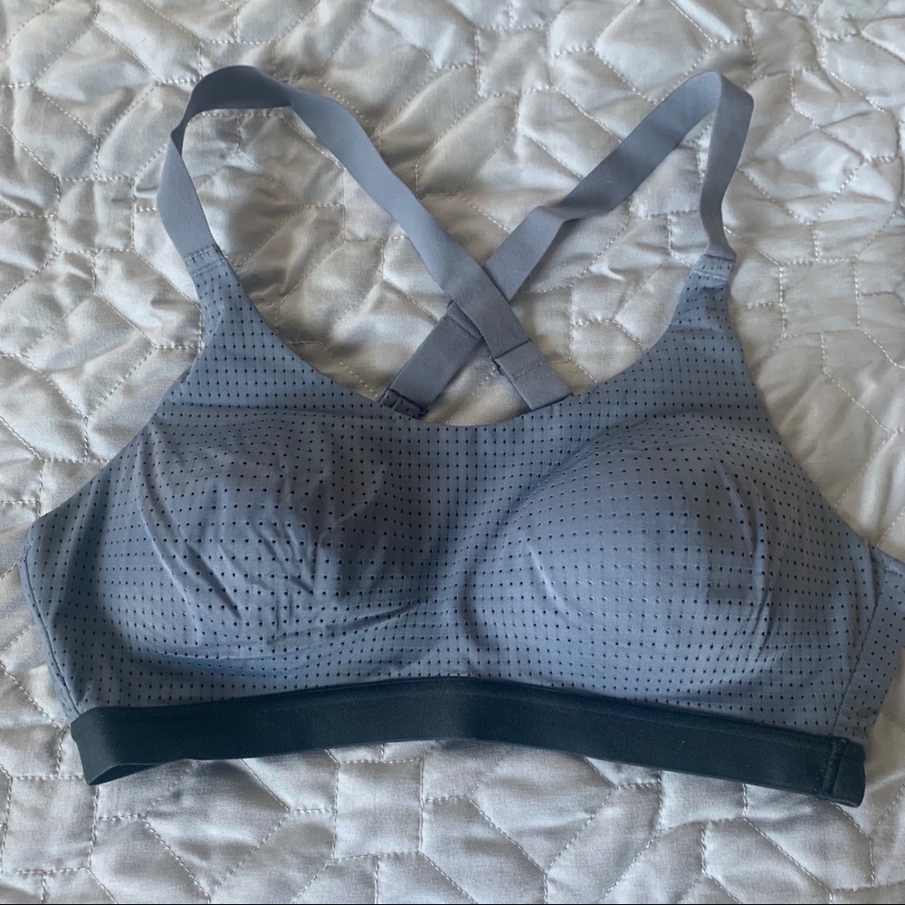Victoria’s Secret Lightweight Sports Bra 36B